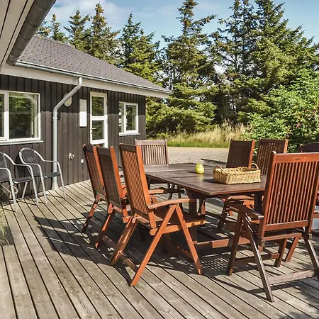 4 Bedroom Cozy In Hvide Sande